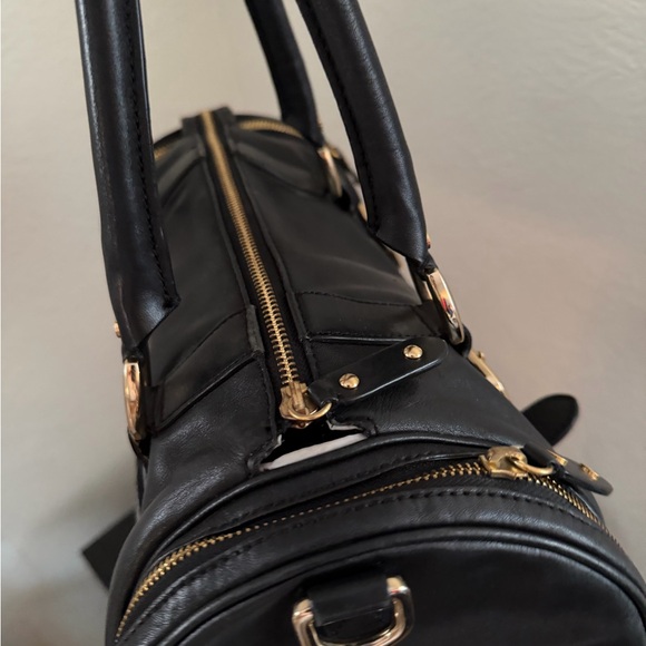 Elegant 100% Leather Black Handbag - Picture 6 of 8